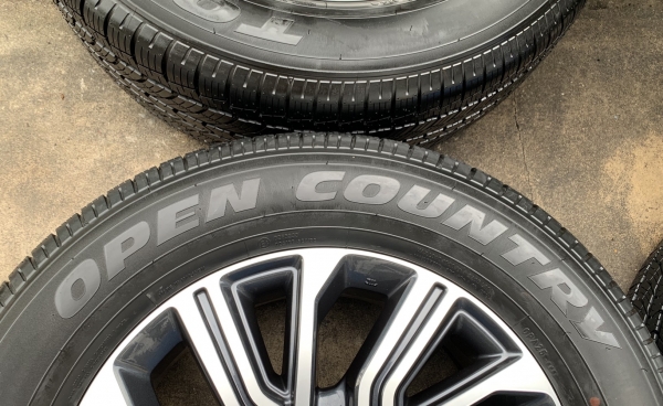 รถออกปีนี้ 20 ล้อแม็กป้ายแดง Nissan Terra ขอบ 18 พร้อมยางป้ายแดง 255-60-18 TOYO ปี 18 สวยกริ๊บ