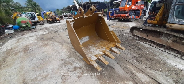 สินค้าใหม่ งานนำเข้า ประกอบนอก BUCKET บุ๊งกี๋ สำหรับรถขุดไซค์ 100 ,120 สลัก 65 มิล/ ปากกว้าง 36นิ้ว (90cm.)