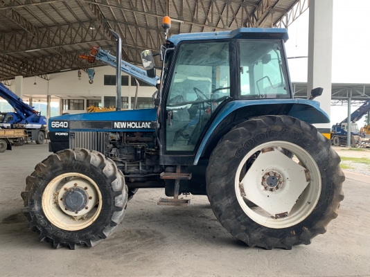 ขายรถไถ New Holland 6640 เก่านอกแท้ 90 แรงม้า 4 สูบ เกียร์ 16x16 รถสวยพร้อมใช้งานครับ