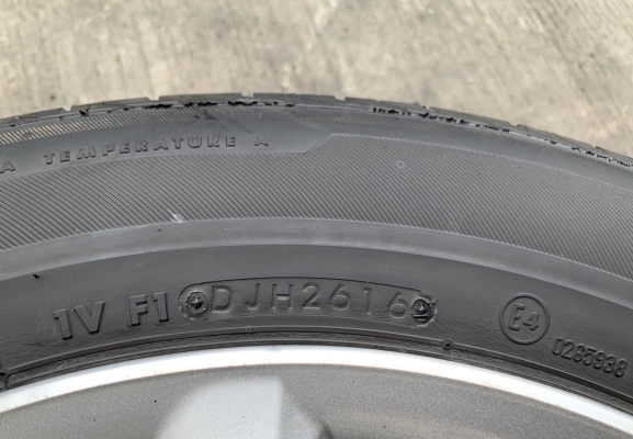 ล้อแม็ก Toyota Camry Hibrid ขอบ 16 แถมยาง 215-60-16 Bridgestone ปี 16