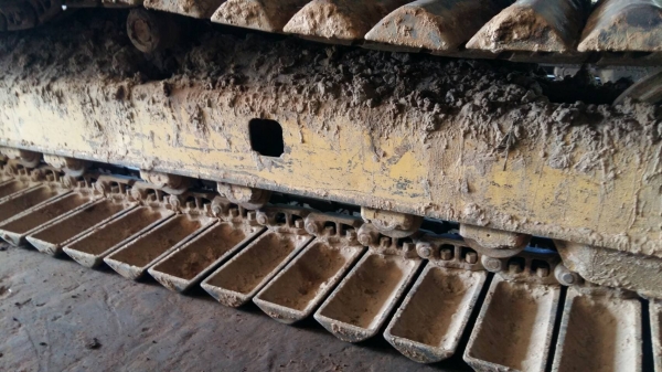 รถขุด KOMATSU PC60L-6 รุ่นใบแทรคพิเศษ สภาพรถพร้อมใช้งาน ราคาต่อรองได้