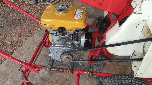 เครื่องสับกิ่งไม้  พร้อมใช้งาน