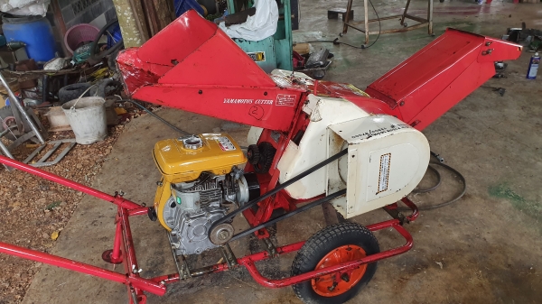 เครื่องสับกิ่งไม้  พร้อมใช้งาน