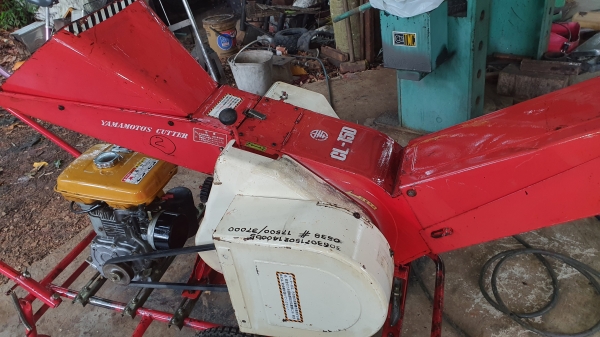เครื่องสับกิ่งไม้  พร้อมใช้งาน