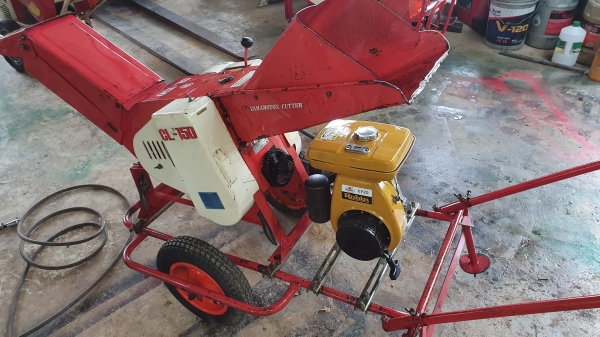 เครื่องสับกิ่งไม้  พร้อมใช้งาน