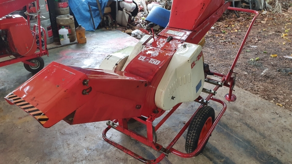 เครื่องสับกิ่งไม้  พร้อมใช้งาน