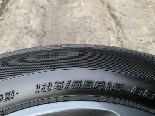 ล้อแม็ก Mazda 2 Skyativ ขอบ 15 สีดำ มิดไนท์ พร้อมยาง 185-65-15 Dunlop ปลายปี 17 สภาพดี