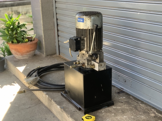 ขายชุดปั๊มน้ำมันไฮโดรลิค Hidroirma ขนาด 4HP. 380V made in Italy มาพร้อมตัวมือโยกคอนโทรล สภาพสวย หมุนนิ่ม พร้อมใช้งาน มีชุดสายไฮโดรลิคมาให้ด้วยครับ ราคา 7,800 บาท