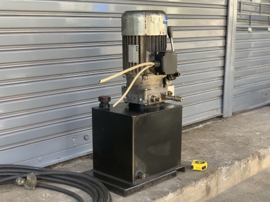 ขายชุดปั๊มน้ำมันไฮโดรลิค Hidroirma ขนาด 4HP. 380V made in Italy มาพร้อมตัวมือโยกคอนโทรล สภาพสวย หมุนนิ่ม พร้อมใช้งาน มีชุดสายไฮโดรลิคมาให้ด้วยครับ ราคา 7,800 บาท