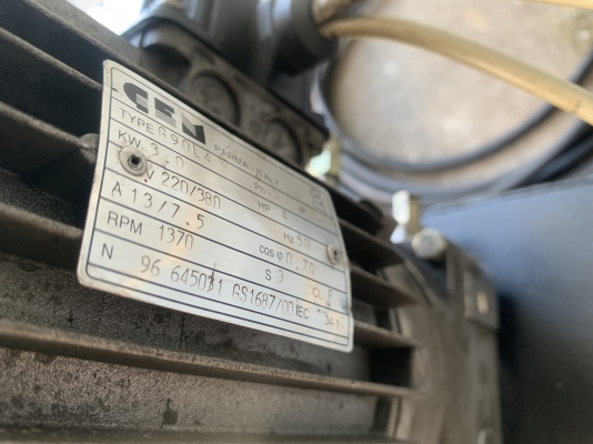 ขายชุดปั๊มน้ำมันไฮโดรลิค Hidroirma ขนาด 4HP. 380V made in Italy มาพร้อมตัวมือโยกคอนโทรล สภาพสวย หมุนนิ่ม พร้อมใช้งาน มีชุดสายไฮโดรลิคมาให้ด้วยครับ ราคา 7,800 บาท