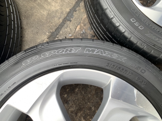 ล้อแม็ก Honda HRV ขอบ 17 สีบอร์นเงิน แถมยาง 215-55-17 Dunlop ปี 15 ล้อแม็ก Honda HRV ขอบ 17 สีบอร์นเงิน แถมยาง 215-55-17 Dunlop ปี 15