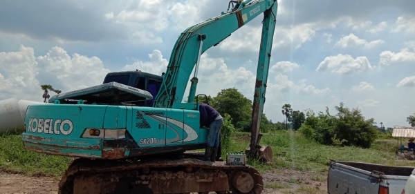 ขายรถรถแบคโฮ kobelco sk200-3 บูมยาว ขายรถรถแบคโฮ kobelco sk200-3 บูมยาว