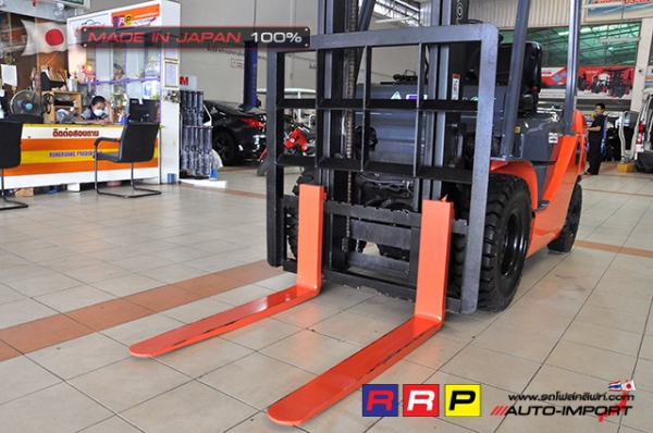 ขายรถโฟล์คลิฟท์มือสอง TOYOTA รุ่น 8FD25-30761 นำเข้าจากประเทศญี่ปุ่น 100\% ไม่เคยใช้งานในไทย