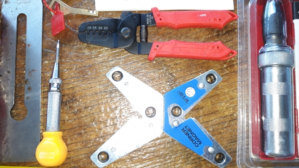 ขายฉากแม่เหล็ก90,60องศา เครื่องมือช่าง1กอง สนใจสอบถามได้ครับ0891786075