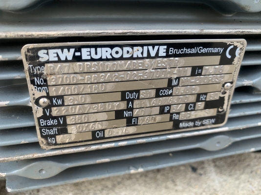 ขายมอเตอร์เกียร์แบบเพลาสวม SEW eurodrive 3HP. 380V made in Germany อัตราทด 1:7.8เพลาออกประมาณ 180 รอบต่อนาที มีระบบเบรคในตัว สภาพสวยใหม่มาก หมุนนิ่ม พร้อมใช้งาน