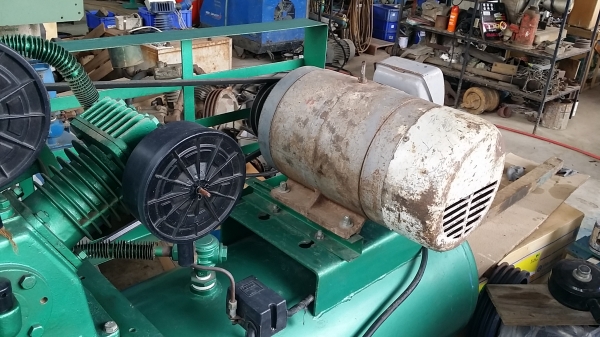 ปั้มลมฟูเช็ง 5แรง ถัง300 ไฟบ้าน220 ปั้มลมฟูเช็ง 5แรง ถัง300 ไฟบ้าน220