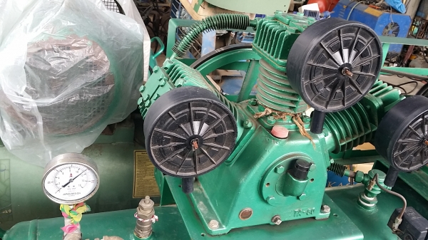 ปั้มลมฟูเช็ง 5แรง ถัง300 ไฟบ้าน220 ปั้มลมฟูเช็ง 5แรง ถัง300 ไฟบ้าน220