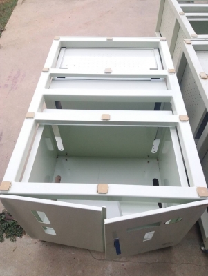 โครงเครื่องจักร ขนาด 80x127x65 ซม.มีลูกล้อ 4 ล้อขาปรับระดับ 4 อัน โครงเหล็กหนามาก หนักประมาณ 80 โล ส