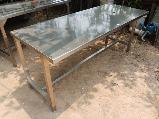 โต๊ะสแตนเลส ขนาด 70x175x75 ซม. มีรูเจาะตามภาพ สแตนเลสหนา สภาพดี ราคาตัวละ 4,500 บาทไม่รวมส่ง มี 1 ตั โต๊ะสแตนเลส ขนาด 70x175x75 ซม. มีรูเจาะตามภาพ สแตนเลสหนา สภาพดี ราคาตัวละ 4,500 บาทไม่รวมส่ง มี 1 ตั