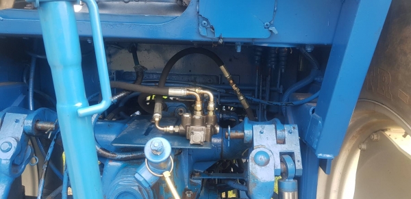 ขายรถไถFORD8210สภาพพร้อมใช้ 2 เพลา ขายรถไถFORD8210สภาพพร้อมใช้ 2 เพลา