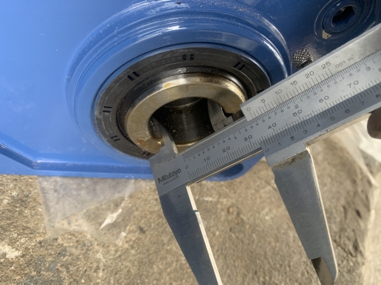 ( เหลือ 1ตัวครับ )ขายมอเตอร์เกียร์แบบเพลาสวม Hyponic drive Sumitomo 0.2Kw. 220V ไฟบ้าน(หายากมากๆครับ) made in Japan ***ของใหม่ไม่เคยใช้งาน***   อัตราทด 1:200 เพลาออกประมาณ 7.5รอบต่อนาที หมุนนิ่ม แรงบิดเยอะ พร้อมใช้งาน มี 2ตัวครับ