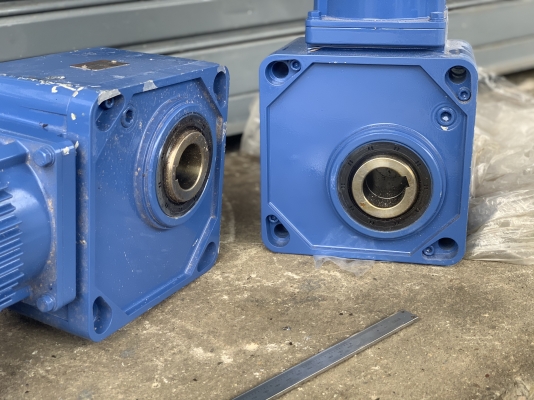 ( เหลือ 1ตัวครับ )ขายมอเตอร์เกียร์แบบเพลาสวม Hyponic drive Sumitomo 0.2Kw. 220V ไฟบ้าน(หายากมากๆครับ) made in Japan ***ของใหม่ไม่เคยใช้งาน***   อัตราทด 1:200 เพลาออกประมาณ 7.5รอบต่อนาที หมุนนิ่ม แรงบิดเยอะ พร้อมใช้งาน มี 2ตัวครับ