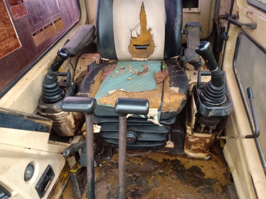 ขายCAT 320B เล่มทะเบียน ไฟฟ้าต้องเชค