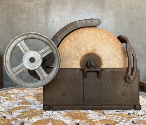 หินลับมีด แบบใช้น้ำโบราณ ( Antique Cast Iron Wet Stone Grinder ) ขนาด 10" หินลับมีด แบบใช้น้ำโบราณ ( Antique Cast Iron Wet Stone Grinder ) ขนาด 10"