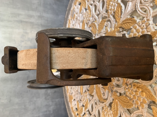 หินลับมีด แบบใช้น้ำโบราณ ( Antique Cast Iron Wet Stone Grinder ) ขนาด 10" หินลับมีด แบบใช้น้ำโบราณ ( Antique Cast Iron Wet Stone Grinder ) ขนาด 10"