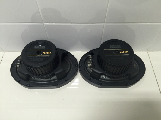 ขายลำโพง 6X9 แกนร่วม 3 ทาง ALTEC รุ่น ALS693 USA. ขายลำโพง 6X9 แกนร่วม 3 ทาง ALTEC รุ่น ALS693 USA.