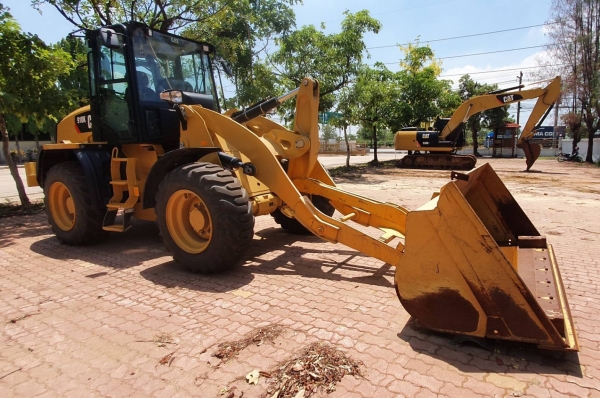 ขายรถตักล้อยาง CAT910M รุ่นใหม่ล่าสุด