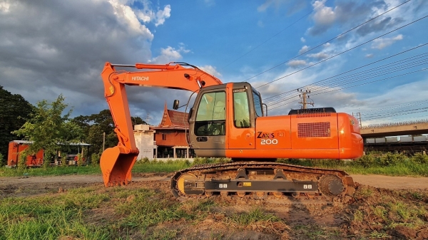 HITACHI ZX200-1 ไมล์ ขม.7000 เอกสารเล่มทะเบียนค่ะ￼