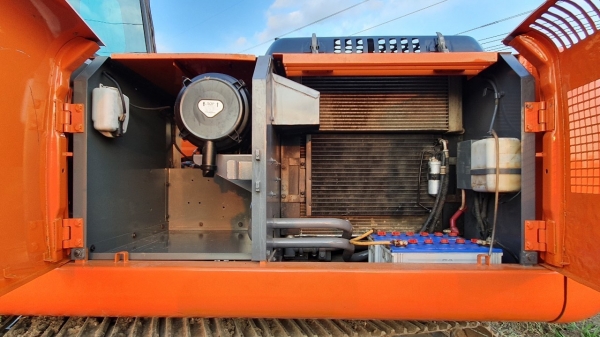 HITACHI ZX200-1 ไมล์ ขม.7000 เอกสารเล่มทะเบียนค่ะ￼