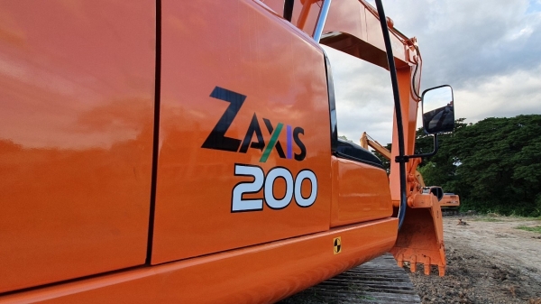 HITACHI ZX200-1 ไมล์ ขม.7000 เอกสารเล่มทะเบียนค่ะ￼