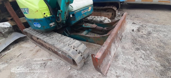 SALE FROM JAPAN* รถขุดเล็ก ยันม่าร์ YANMAR B3-3A ปี2002 (เทียบเท่า PC30UU-3) คอนโทรลน้ำมัน ปั๊มนิ้ว