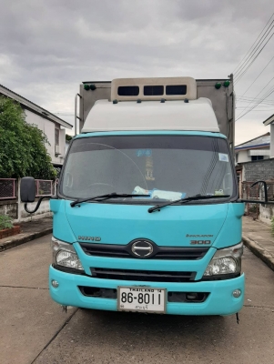 ขายรถ 6 ล้อ HINO DUTRO300 ปี56 ห้องเย็นพร้อมใช้งาน ยาว 5.5 แมตร