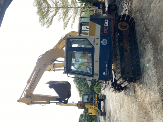 ขายรถขุดนำเข้าจากญี่ปุ่น KOMATSU PC60-6 สภาพสวยพร้อมใช้งานระบบสมบูรณ์ 3000กว่าชั่วโมง สนใจสอบถามได้ท