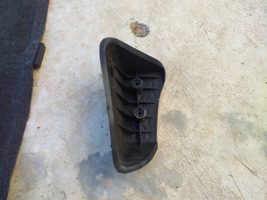 พรมปูพื้นหัวเก๋ง isuzu dragoneye cab แท้ถอด ใส่tfr cab  1200 บาท