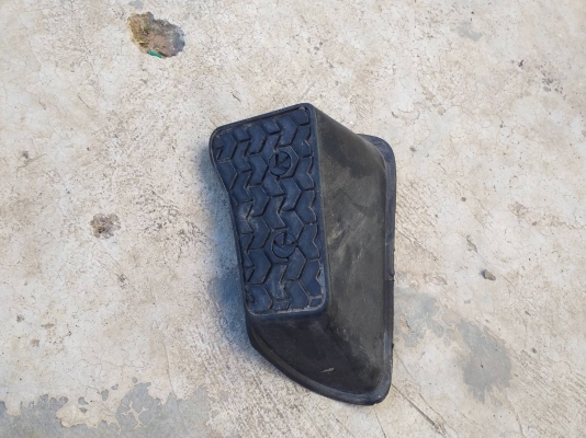 พรมปูพื้นหัวเก๋ง isuzu dragoneye cab แท้ถอด ใส่tfr cab  1200 บาท