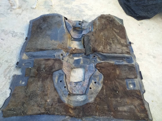 พรมปูพื้นหัวเก๋ง isuzu dragoneye cab แท้ถอด ใส่tfr cab  1200 บาท