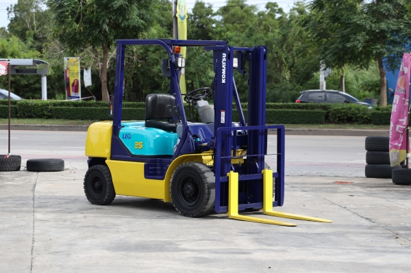 Komatsu FG25C-14 ขนาดยก2.5ตัน เสา3เมตร เบนซิน ออโต้ นำเข้าจากญี่ปุ่น