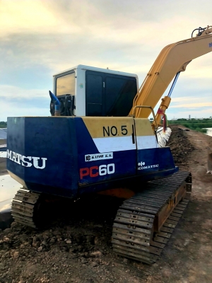Komatsu pc 60-6 เก่านอก บูมพิเศษยาว9เมตร