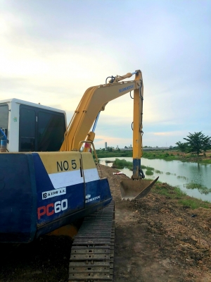 Komatsu pc 60-6 เก่านอก บูมพิเศษยาว9เมตร