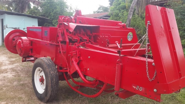 เครื่องอัดฟาง mf20 สภาพพร้อมใช้งาน