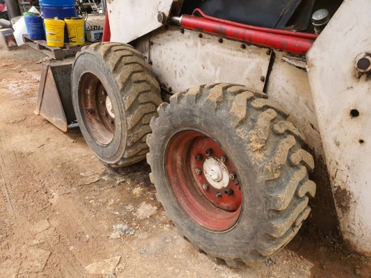 ขาย 165,000 รถตักล้อยาง BOBCAT TCM 725