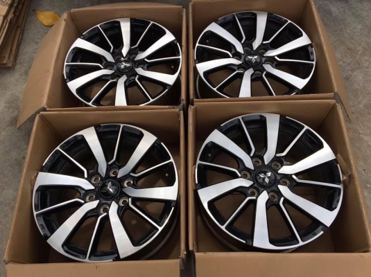 ล้อแท้ Pajero ตัวท็อป ขอบ18&rdquo; สีเดิมโรงงาน ไม่มีเบียด &bull; ราคาชุดละ 6,000 บาท