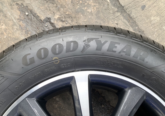 ล้อแม็ก Toyota Camry Hibrid ขอบ 16 สีเทาปัดเงา พร้อมยางน้องๆป้ายแดง 215-60-16 Goodyear ปี 19    สวยกริ๊บ