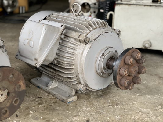 ( เหลือ 1ตัวครับ )ขายมอเตอร์ไฟฟ้า Mitsubishi 15HP. 1450rpm. 380V สภาพสวยใหม่มาก เดิมๆหมุนนิ่ม พร้อมใช้งาน มี 2ตัวครับ
