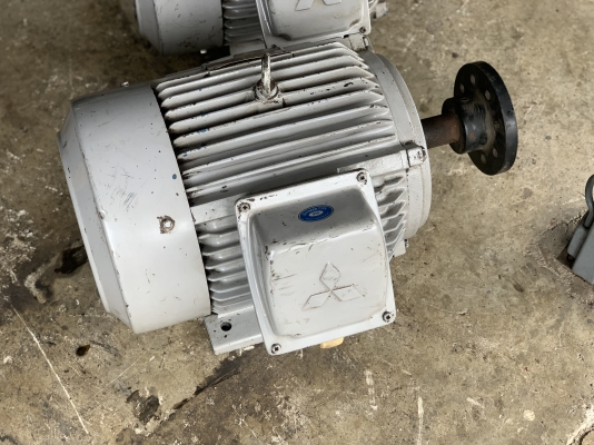 ( เหลือ 1ตัวครับ )ขายมอเตอร์ไฟฟ้า Mitsubishi 15HP. 1450rpm. 380V สภาพสวยใหม่มาก เดิมๆหมุนนิ่ม พร้อมใช้งาน มี 2ตัวครับ