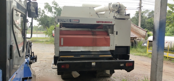 รถเกี่ยวข้าวนวดคอรวง Mitsubishi mc6000 ขนาด 60 แรง ราคา 155,000 บาท ราคาต่อรองได้  สนใจโทร 062 625 0836